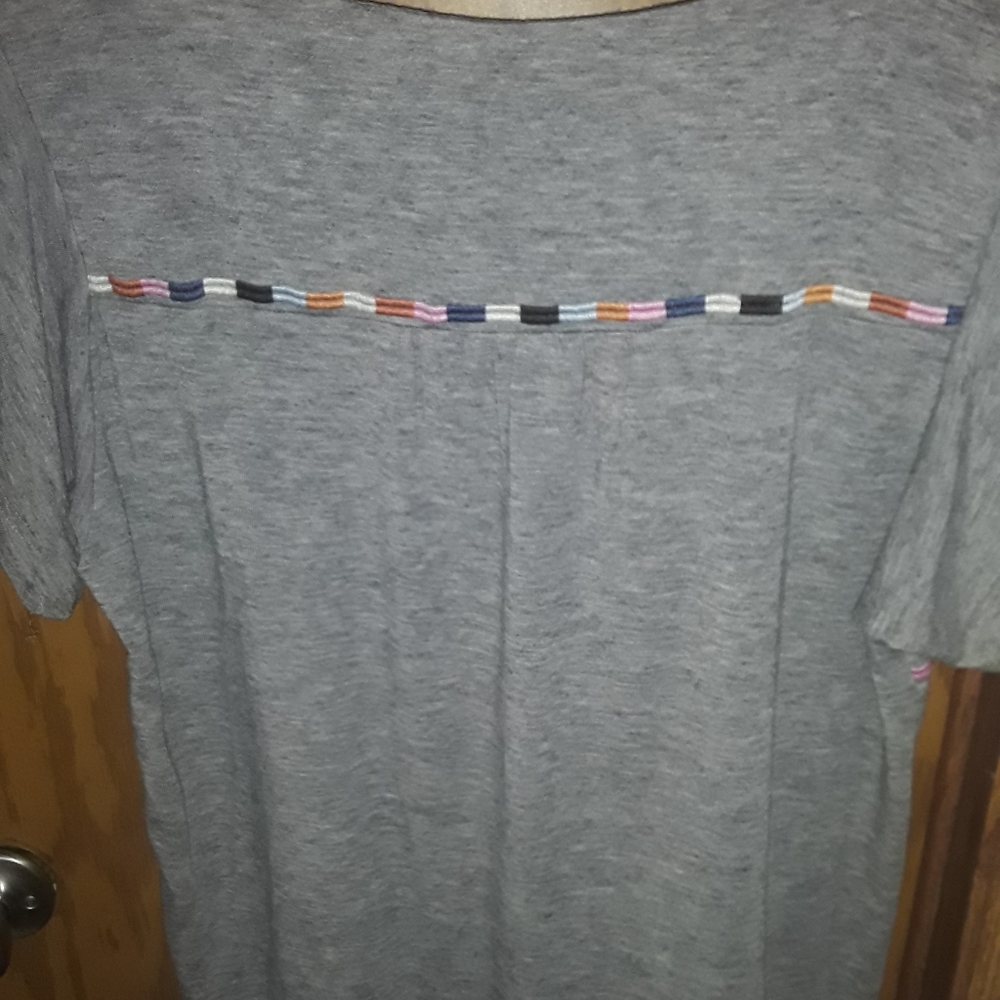 Cute Embroidered top - Picture 4 of 4